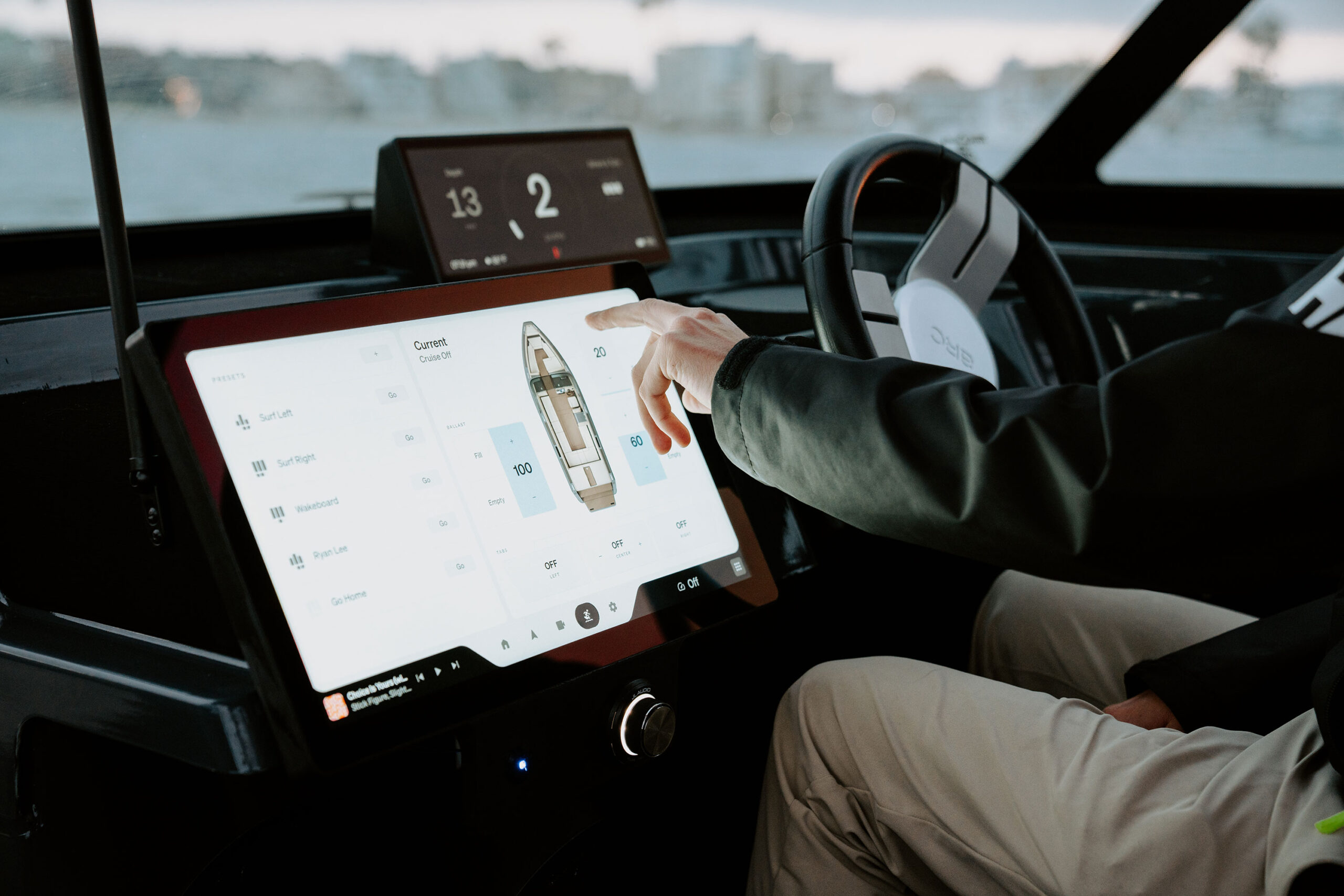 08-Arc-Sport-Touchscreen-Ballast